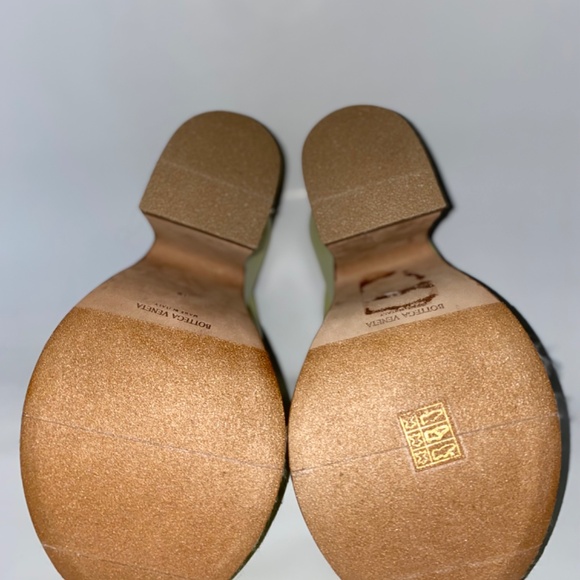 BOTTEGA VENETA wedge sandals (size 39) in light green lambskin - Picture 11 of 16